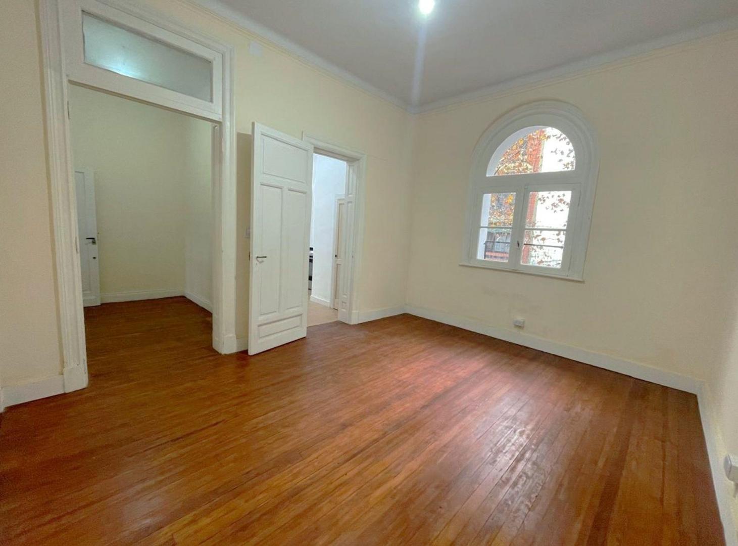 Foto de VENTA DEPARTAMENTO 3 AMBIENTES FLORES RECICLADO, imagen 2