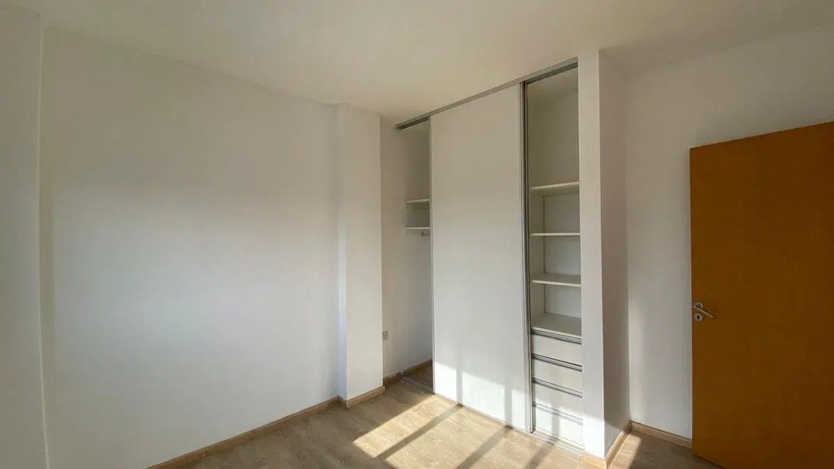 VENTA DEPARTAMENTO 2 AMBIENTES 4 PISO MERLO 5