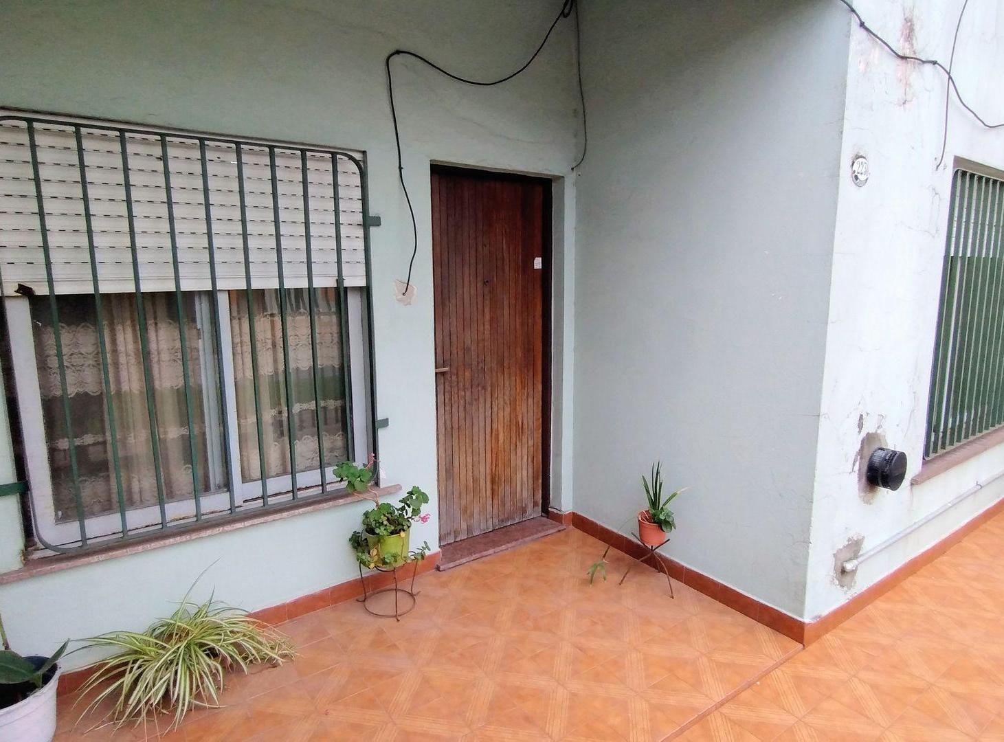 Foto de VENTA CASA 6 AMB ISIDRO CASANOVA COCHERA Y PATIO, imagen 5