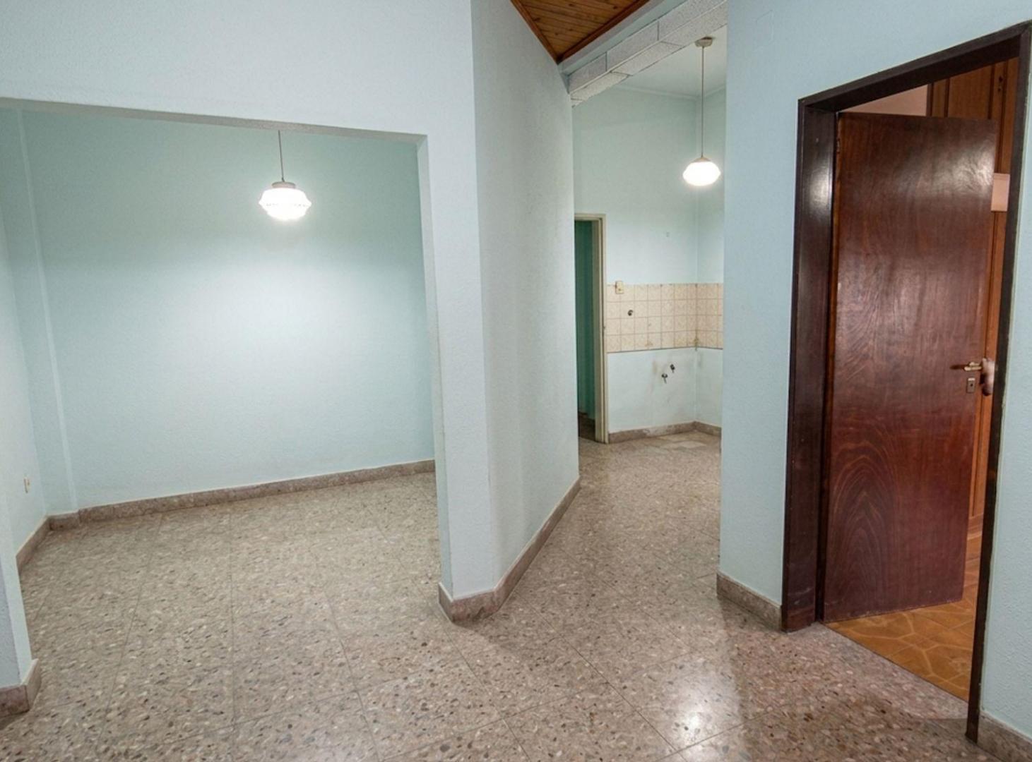 Foto de VENTA CASA 6 AMB ISIDRO CASANOVA COCHERA Y PATIO, imagen 1