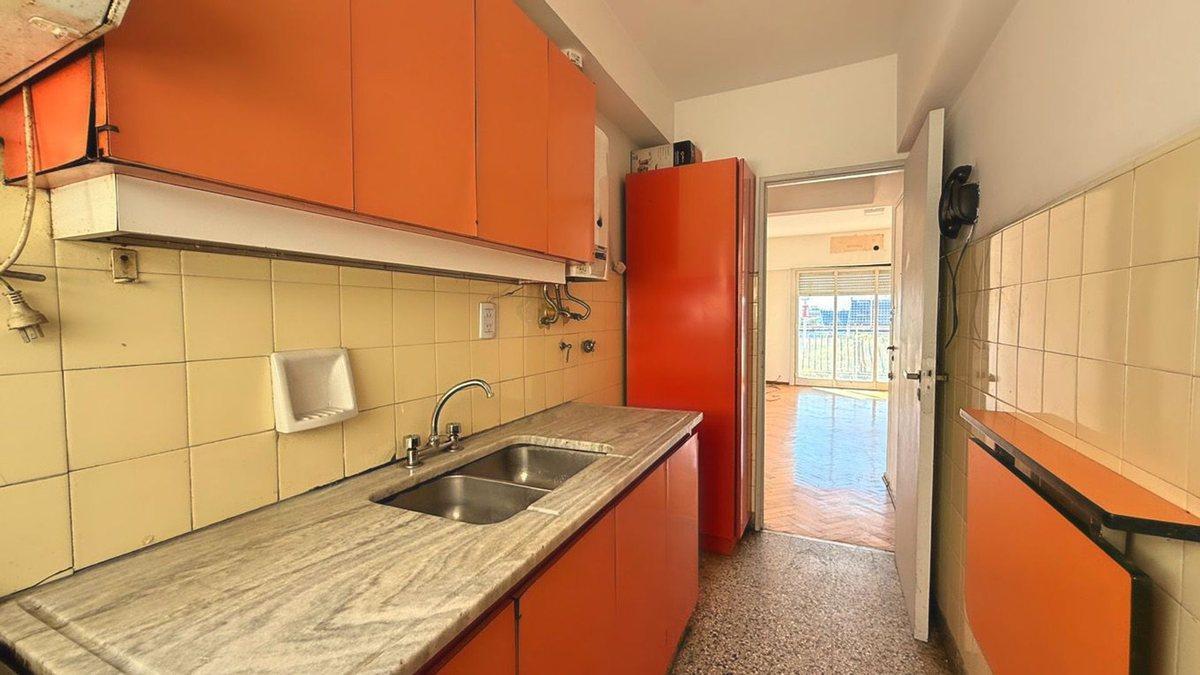Foto de LINIERS DEPARTAMENTO 3 AMBIENTES VENTA PISO ALTO, imagen 5