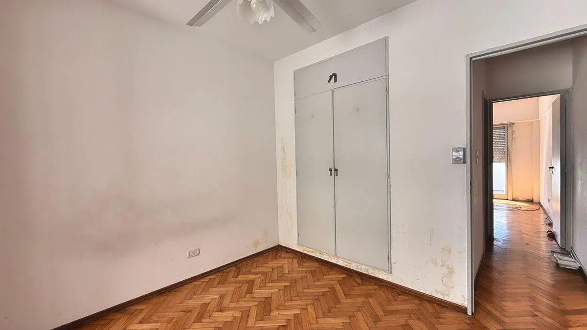 LINIERS DEPARTAMENTO 3 AMBIENTES VENTA PISO ALTO 4