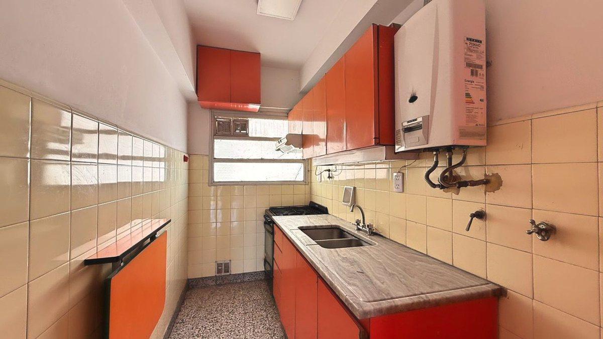 Foto de LINIERS DEPARTAMENTO 3 AMBIENTES VENTA PISO ALTO, imagen 3