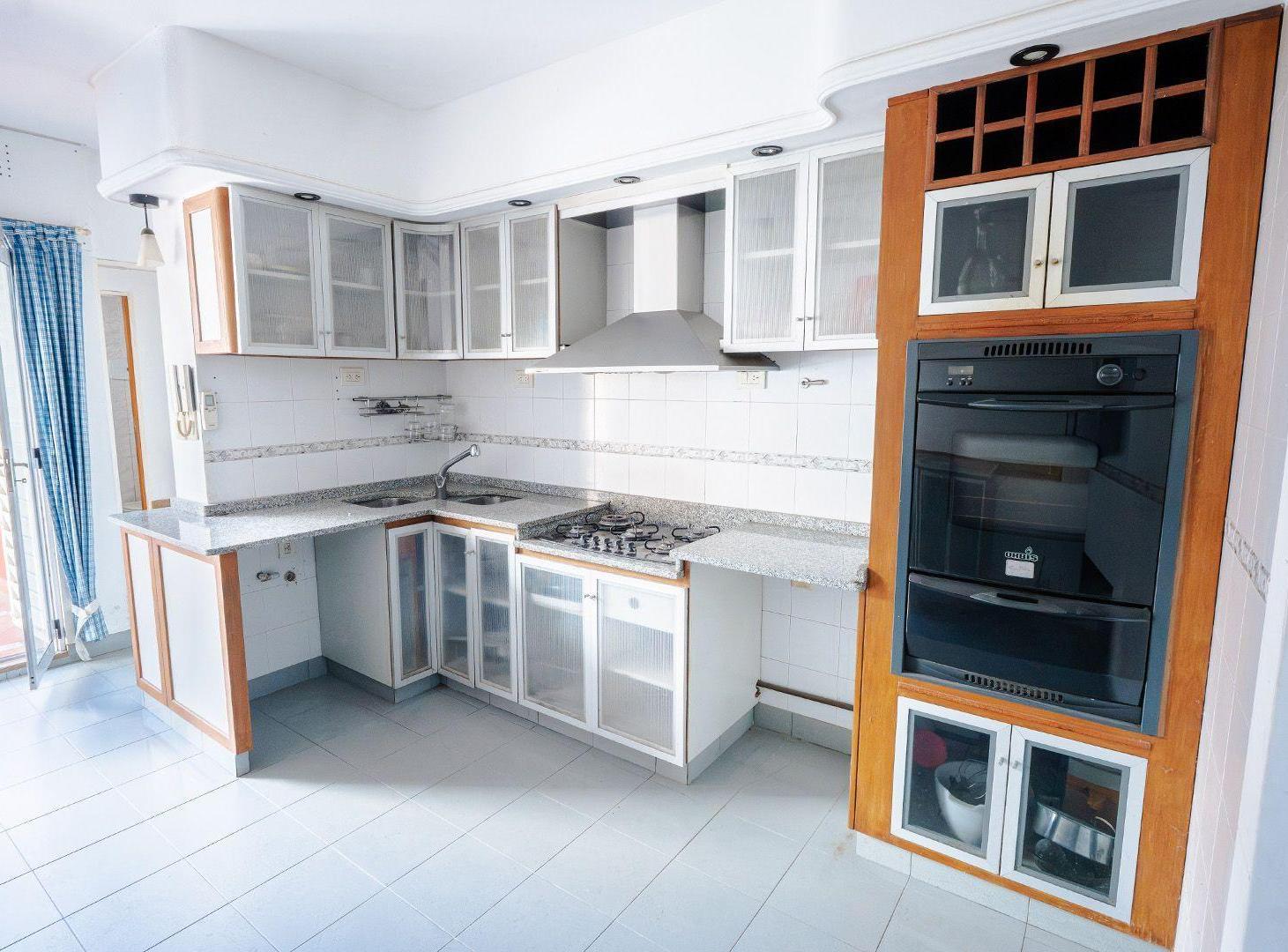 Foto de VENTA CASA 4 AMBIENTES - DEVOTO - PILETA QUINCHO, imagen 2