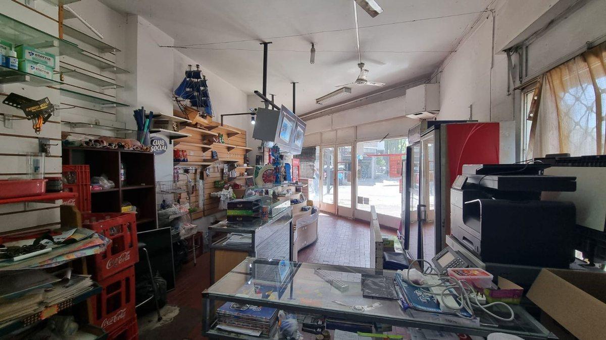 Foto de LOCAL EN VENTA EN VILLA LUGANO EN ESQUINA, imagen 3