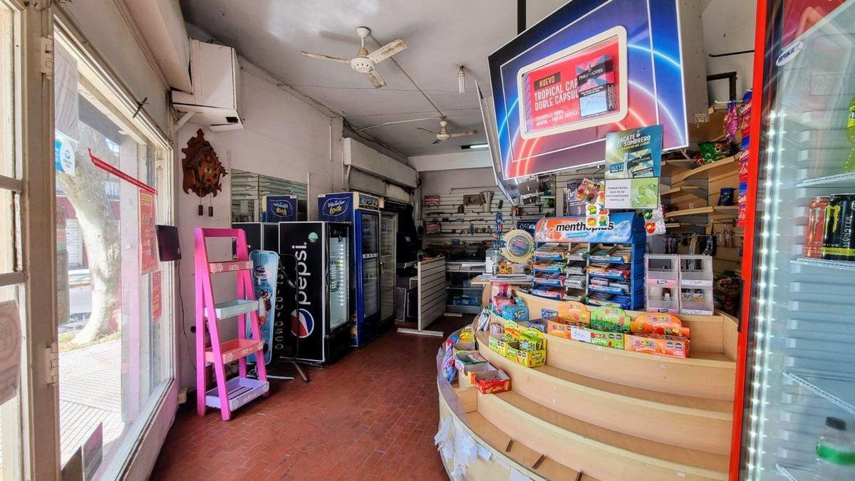 Foto de LOCAL EN VENTA EN VILLA LUGANO EN ESQUINA, imagen 2