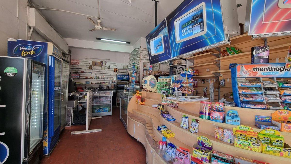 Foto de LOCAL EN VENTA EN VILLA LUGANO EN ESQUINA, imagen 4