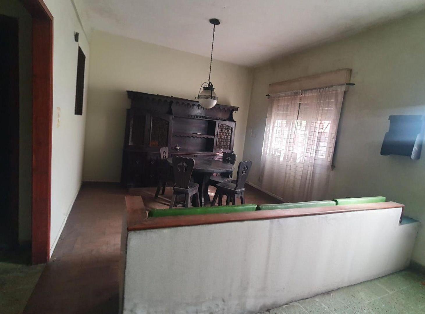 Foto de Casa en Venta en Ituzaingó a reciclar / Jardín, imagen 1