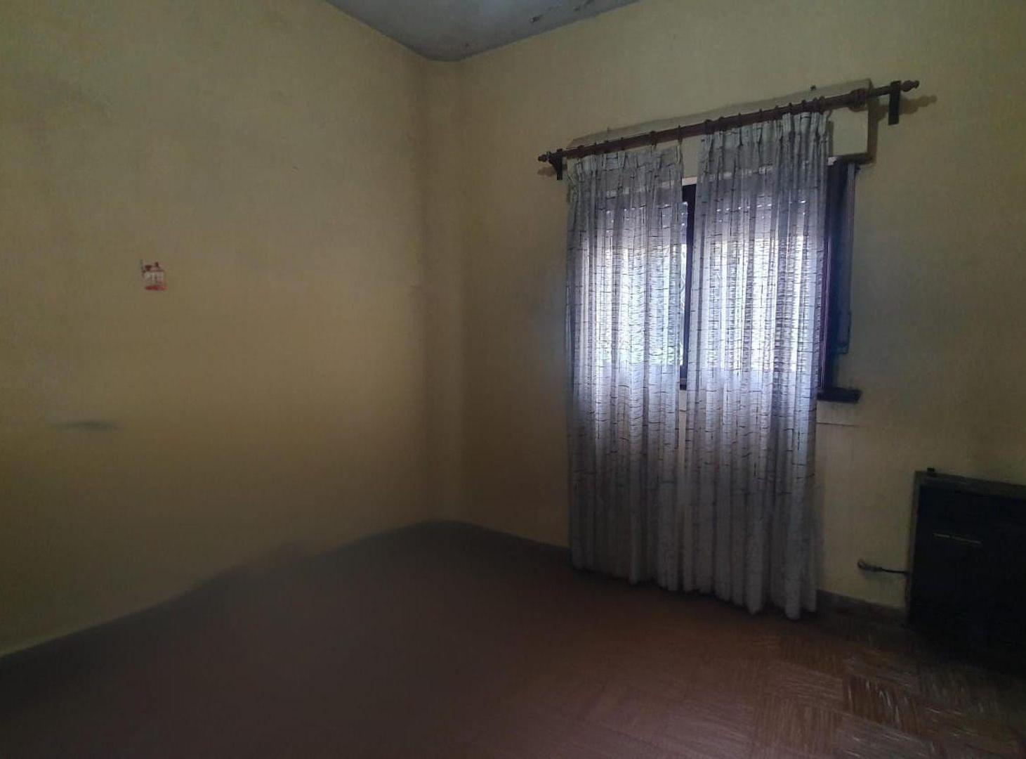 Foto de Casa en Venta en Ituzaingó a reciclar / Jardín, imagen 5