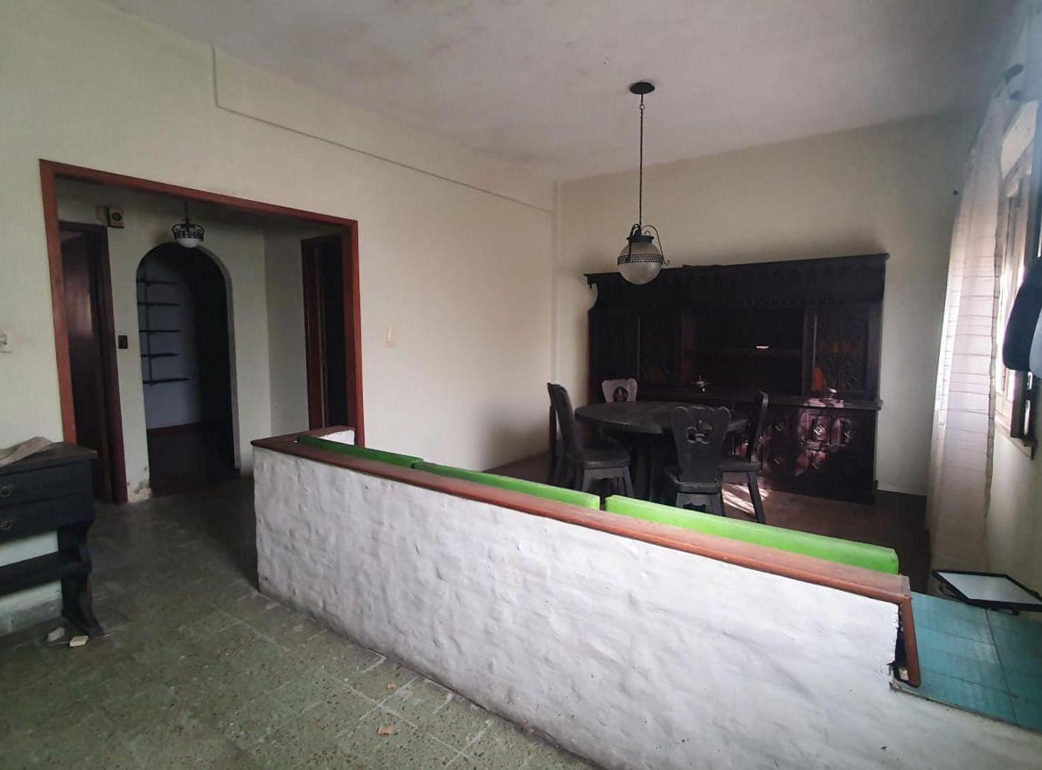 Foto de Casa en Venta en Ituzaingó a reciclar / Jardín, imagen 2