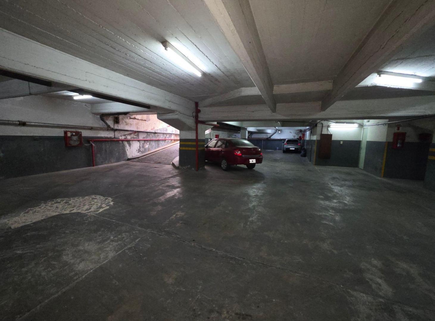 Foto de VENTA ESPACIO GUARDA COCHE - AMPLIO - VILLA LURO, imagen 2