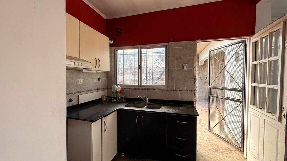 Foto de VENTA PH 3 AMBIENTES EN BURZACO C/COCHERA-PATIO, imagen 3