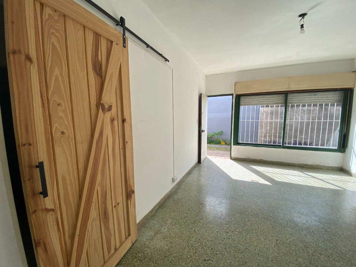Foto de VENTA PH 2 AMBIENTES PB MORENO CON COCHERA, imagen 2