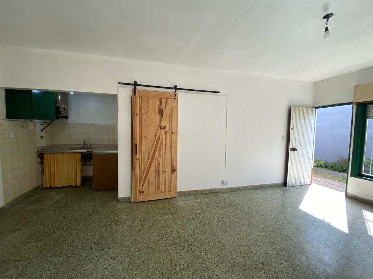 Foto de VENTA PH 2 AMBIENTES PB MORENO CON COCHERA, imagen 5