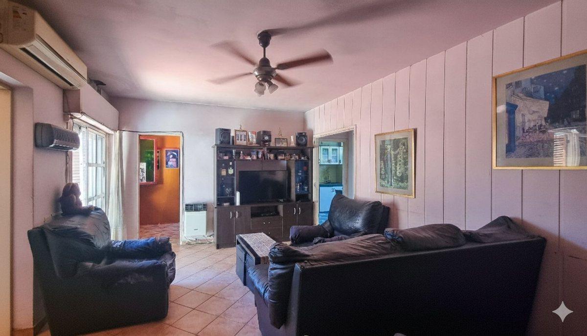 Foto de VENTA PH 4 AMBIENTES EN MONTE CASTRO CON PATIO, imagen 1