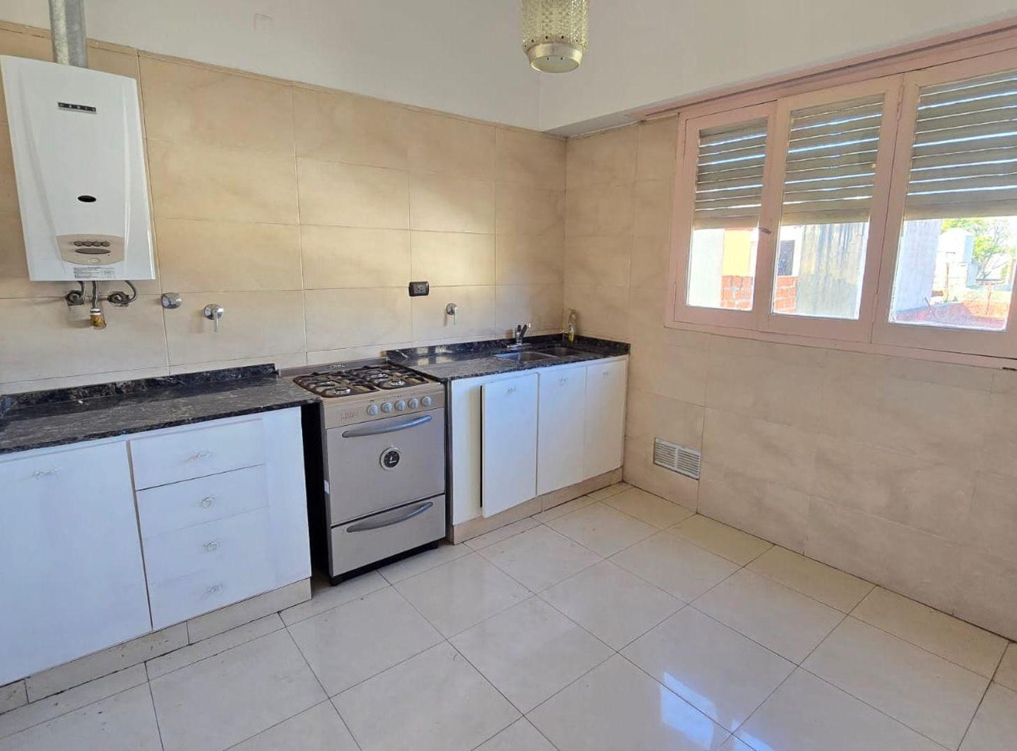Foto de VENTA CASA MULTIFAMILIAR JARDIN COCHERA AVELLANEDA, imagen 5