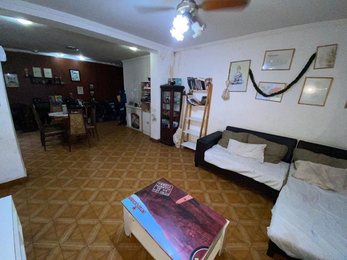 Foto de VENTA CASA 4 AMB CON 2 LOCALES VELEZ SARFIELD, imagen 2