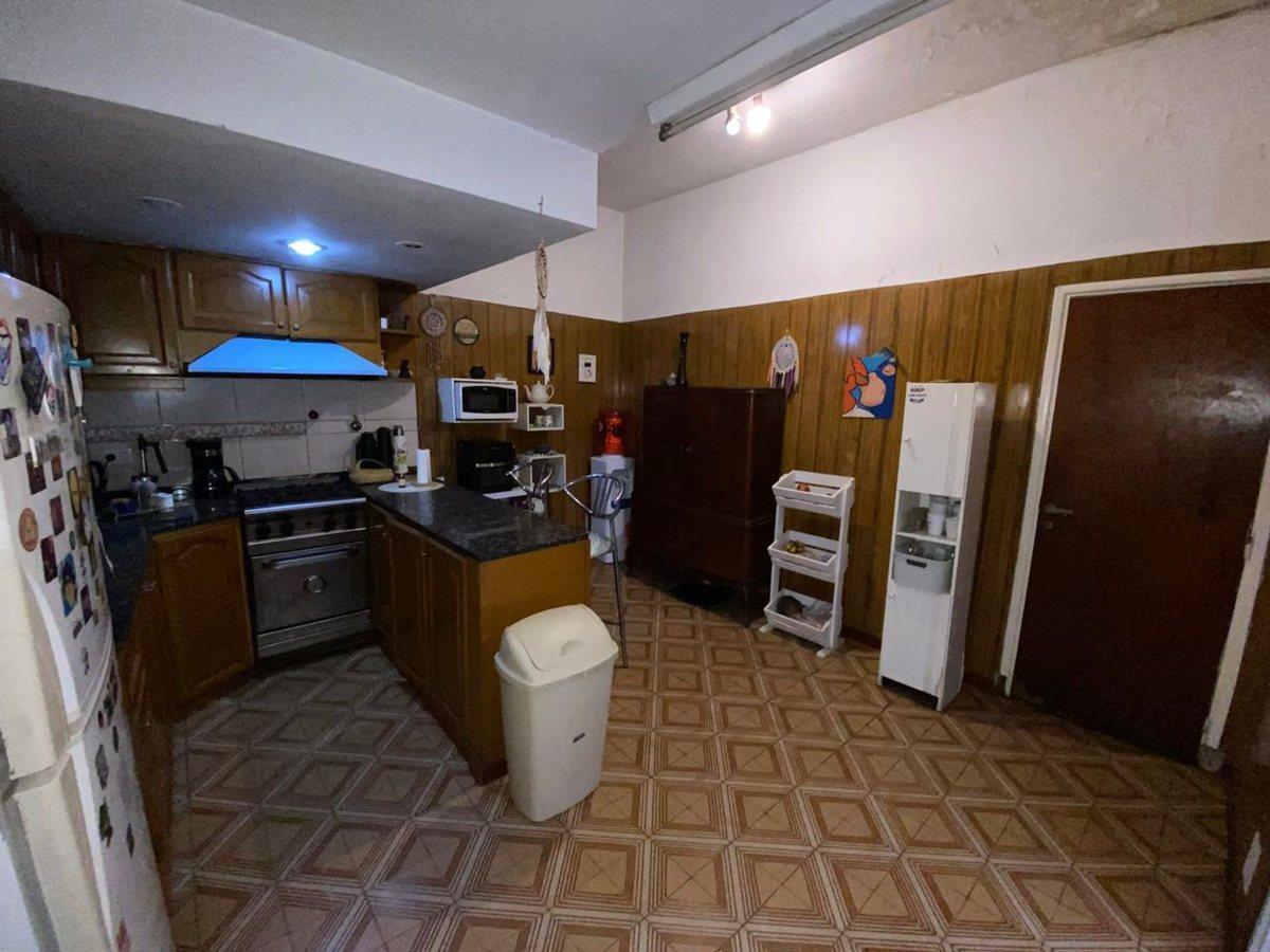 Foto de VENTA CASA 4 AMB CON 2 LOCALES VELEZ SARFIELD, imagen 3