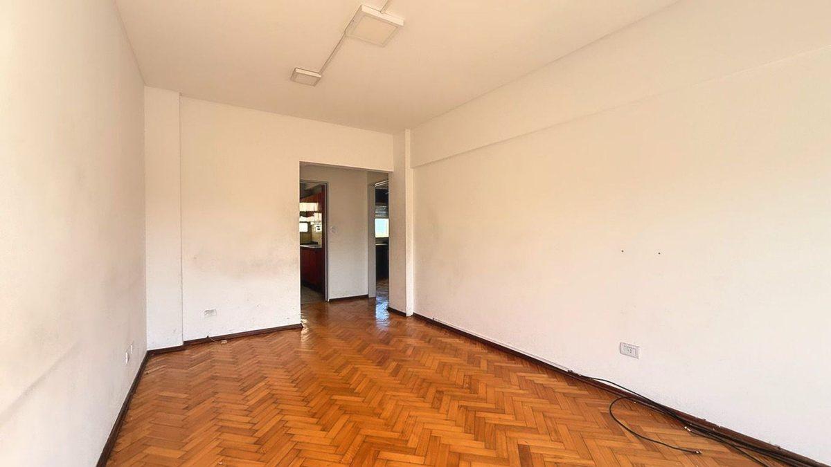Foto de LINIERS DEPARTAMENTO 3 AMBIENTES VENTA PISO ALTO, imagen 1