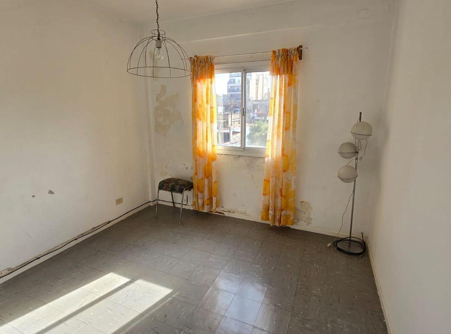 Foto de VENTA PH 3 AMBIENTES 3ERO POR ESCALERA FLORESTA, imagen 1