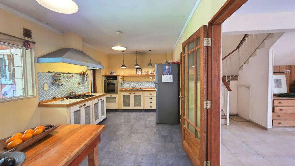 Foto de CASTELAR NORTE CASA VENTA 6 AMBIENTES JARDIN LUZ, imagen 4