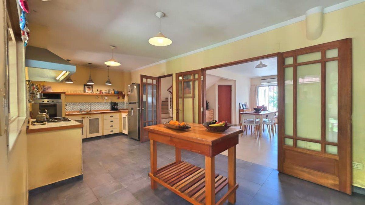 Foto de CASTELAR NORTE CASA VENTA 6 AMBIENTES JARDIN LUZ, imagen 2