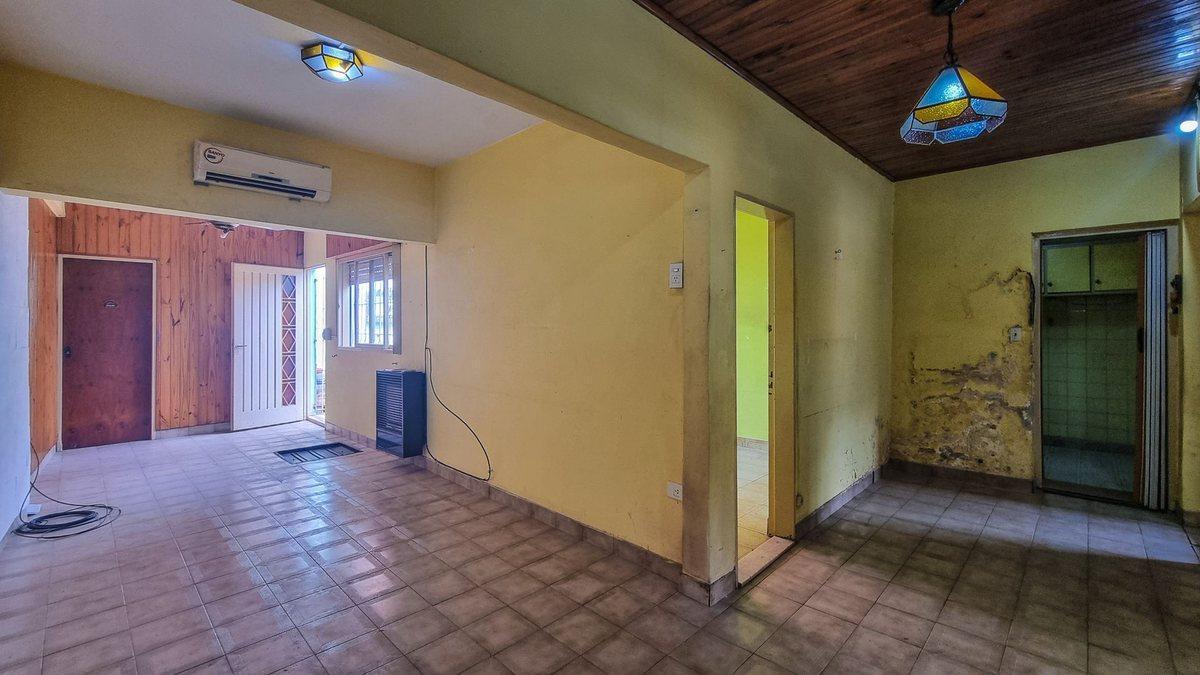 Foto de VENTA CASA DE 4 AMBIENTES VILLA LYNCH CON PATIO, imagen 2
