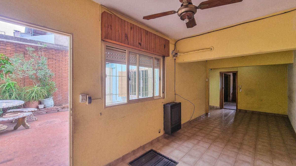 Foto de VENTA CASA DE 4 AMBIENTES VILLA LYNCH CON PATIO, imagen 1