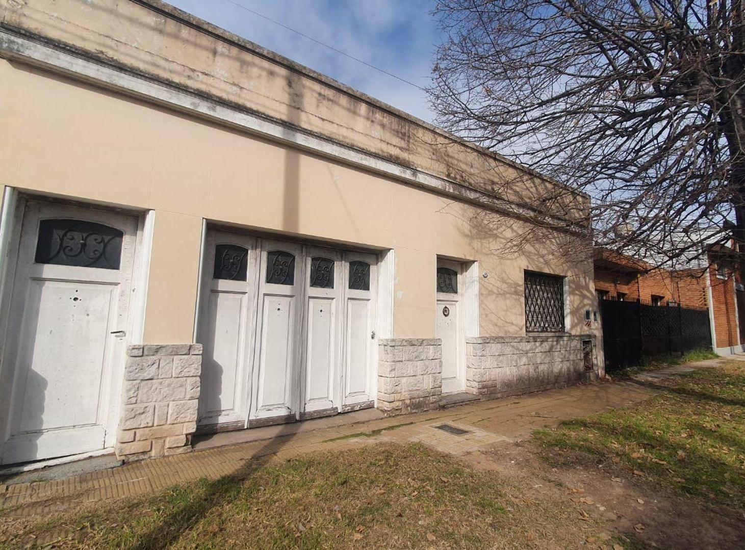 Foto de Casa en Venta en Ituzaingó a reciclar / Jardín, imagen 1