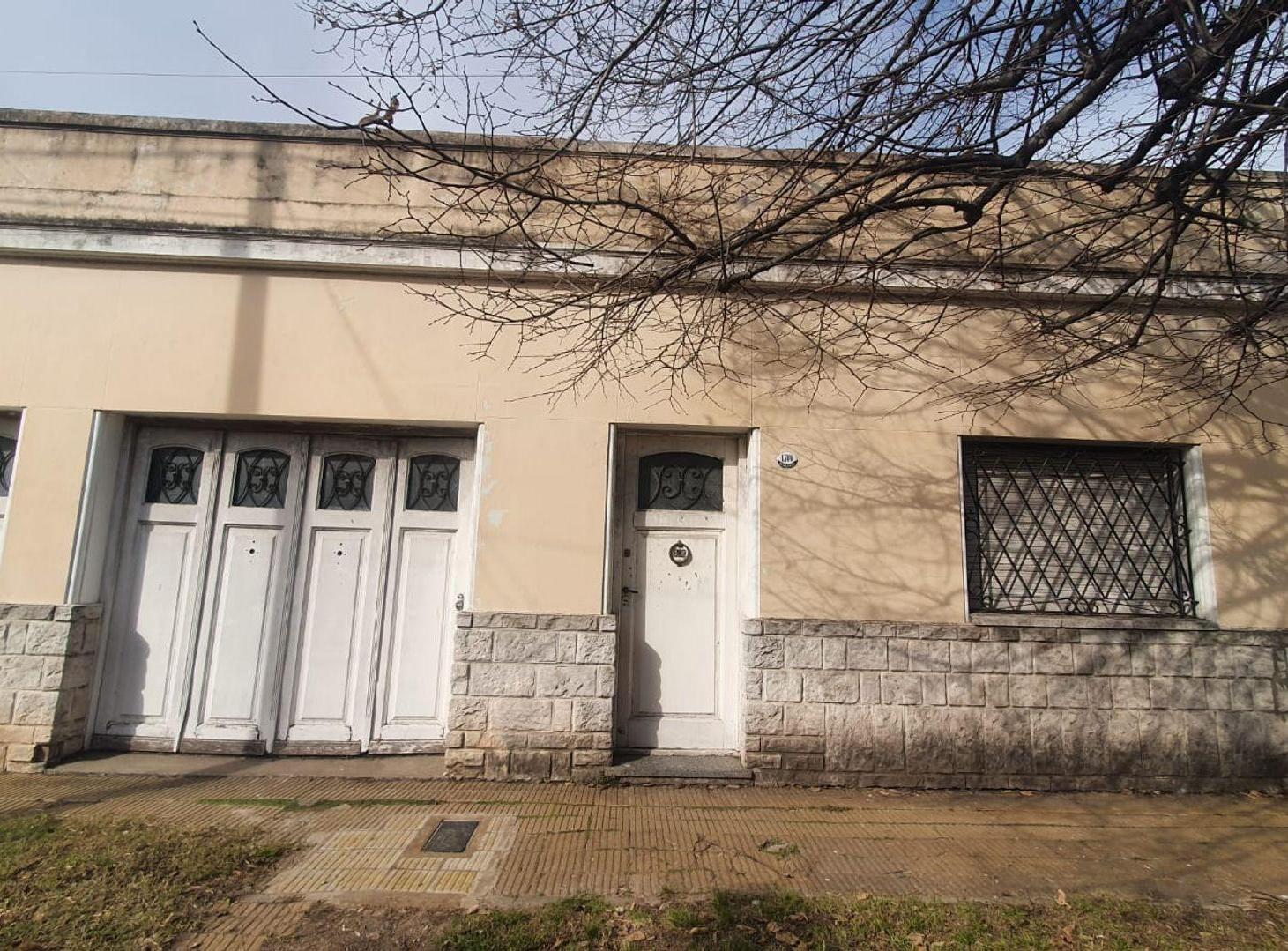 Foto de Casa en Venta en Ituzaingó a reciclar / Jardín, imagen 2