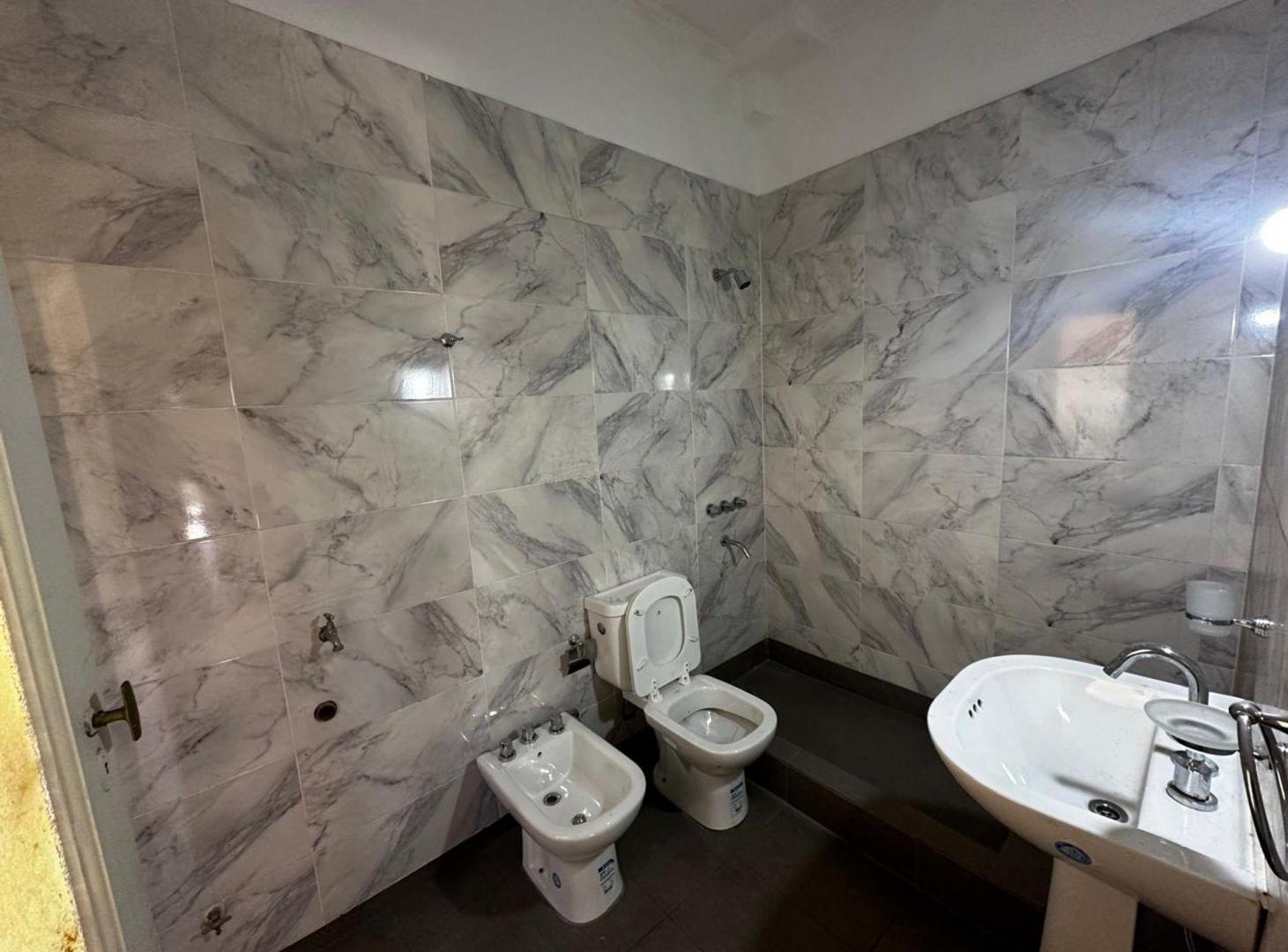 Foto de VENTA PH 4 AMBIENTES RECICLADO CONSTITUCION, imagen 3