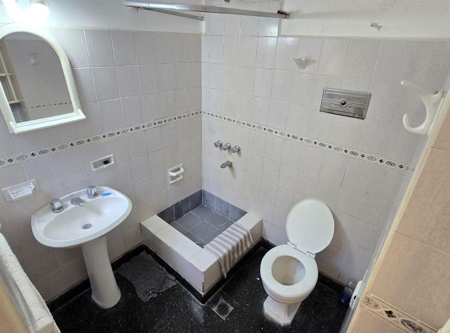 Foto de VENTA PH 3 AMBIENTES 3ERO POR ESCALERA FLORESTA, imagen 5