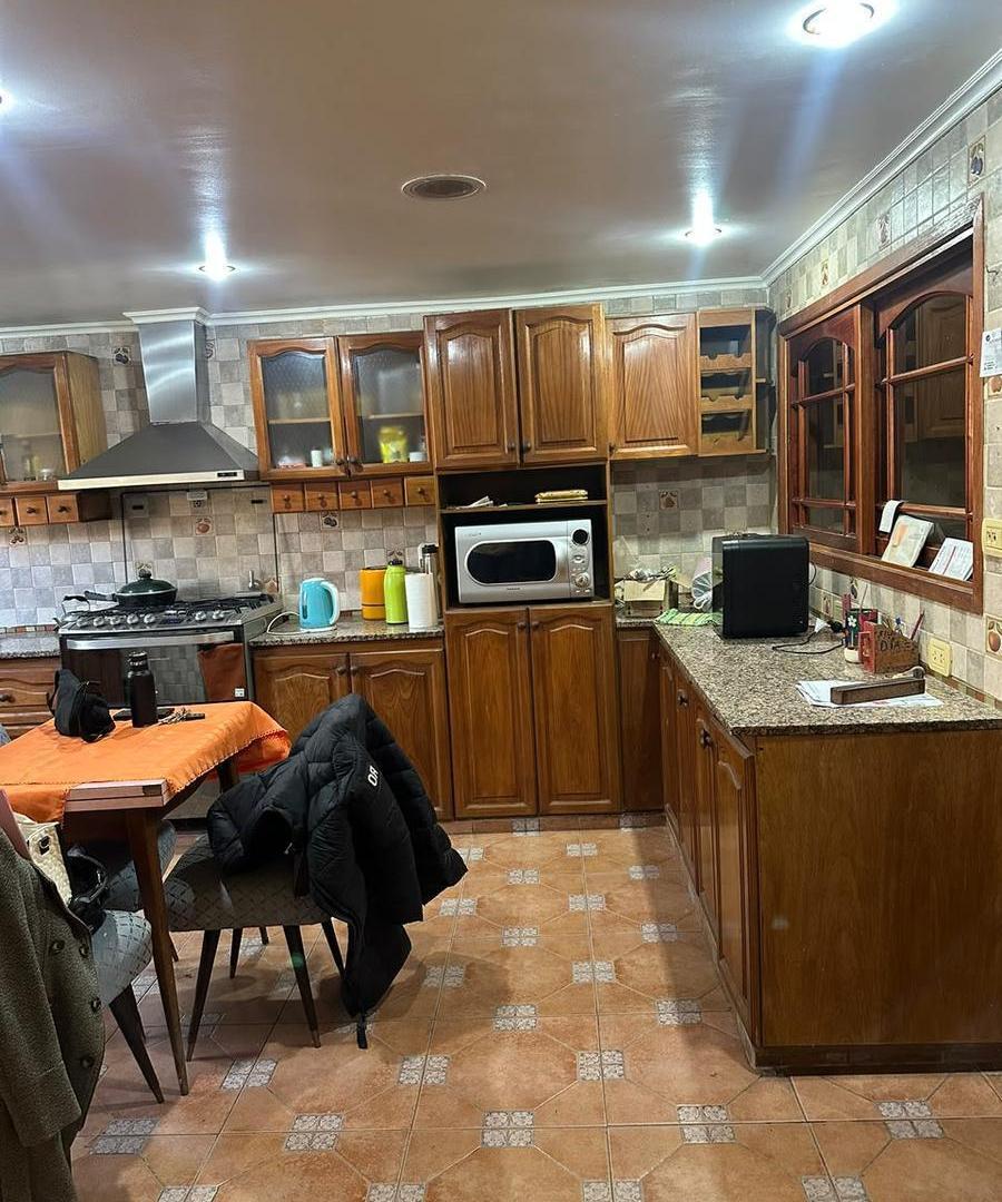 Foto de Casa en ALQUILER PROFESIONAL de 5 ambientes con quincho Castelar Sur, imagen 1