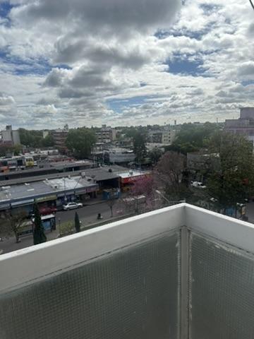 Foto de Alquiler monoambiente con balcón frente a estación Morón – Apto, imagen 5
