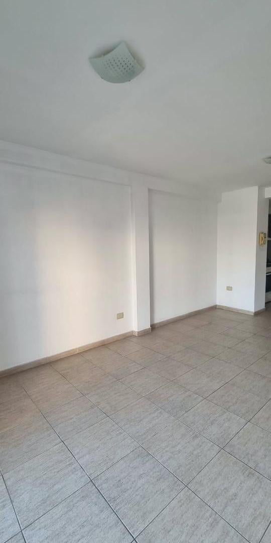 Foto de Alquiler Monoambiente Luminoso en el Centro de Morón lado Norte, imagen 2
