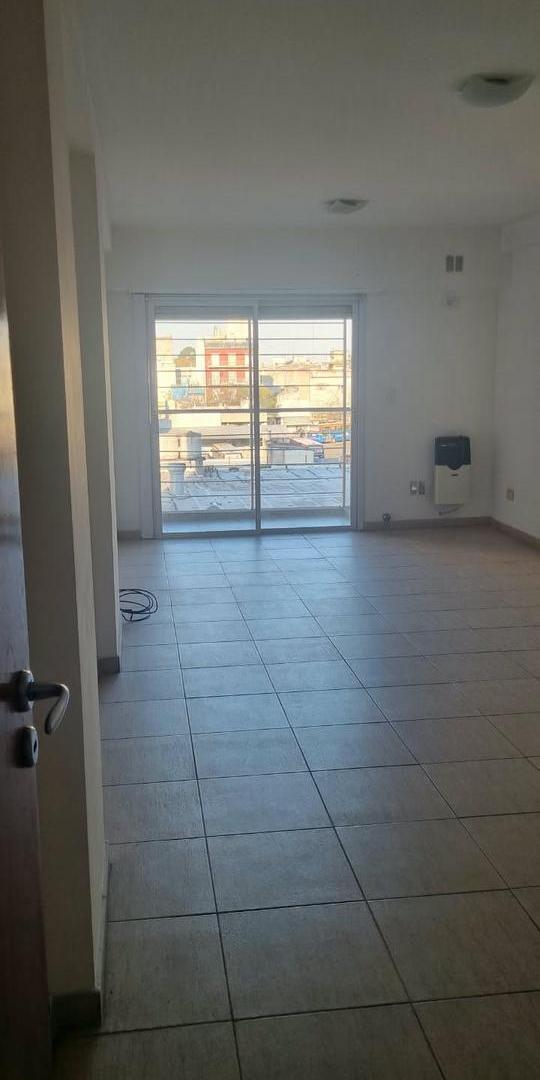 Foto de Alquiler Monoambiente Luminoso en el Centro de Morón lado Norte, imagen 1