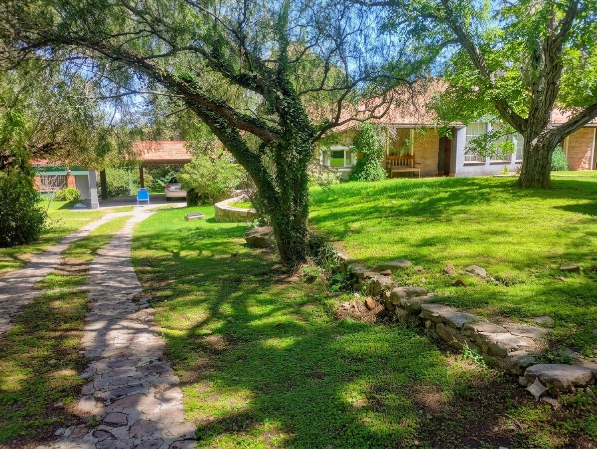 Foto de EN VENTA ENCANTADORA CASA CON GRAN PARQUE - IDEAL EMPRENDIMIENTO, imagen 1