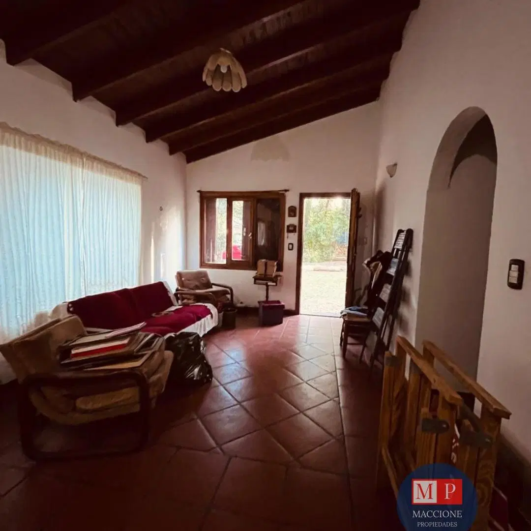 Venta Casa de 4 ambientes al frente. Muy buen lote para ampliación! 2