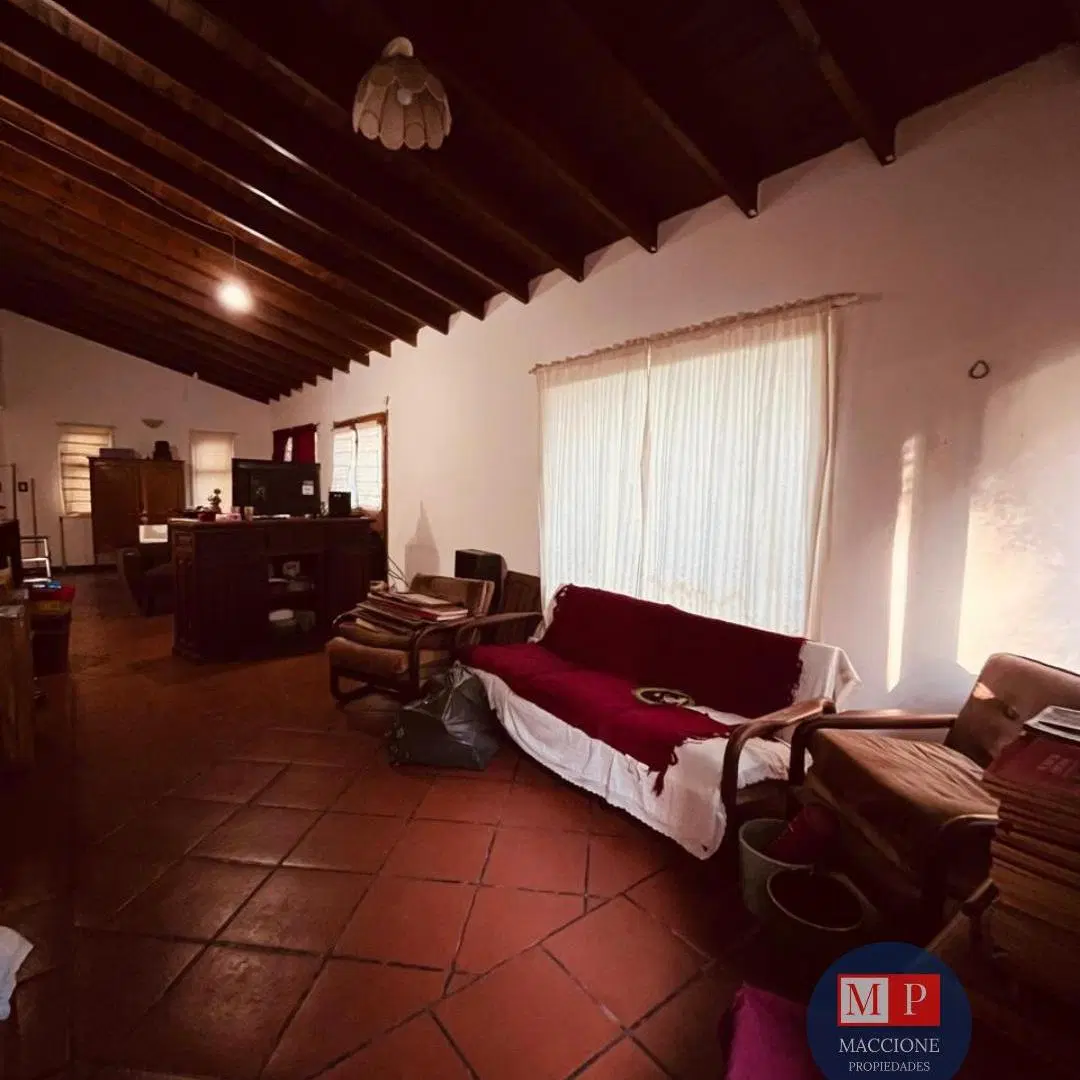 Venta Casa de 4 ambientes al frente. Muy buen lote para ampliación! 4