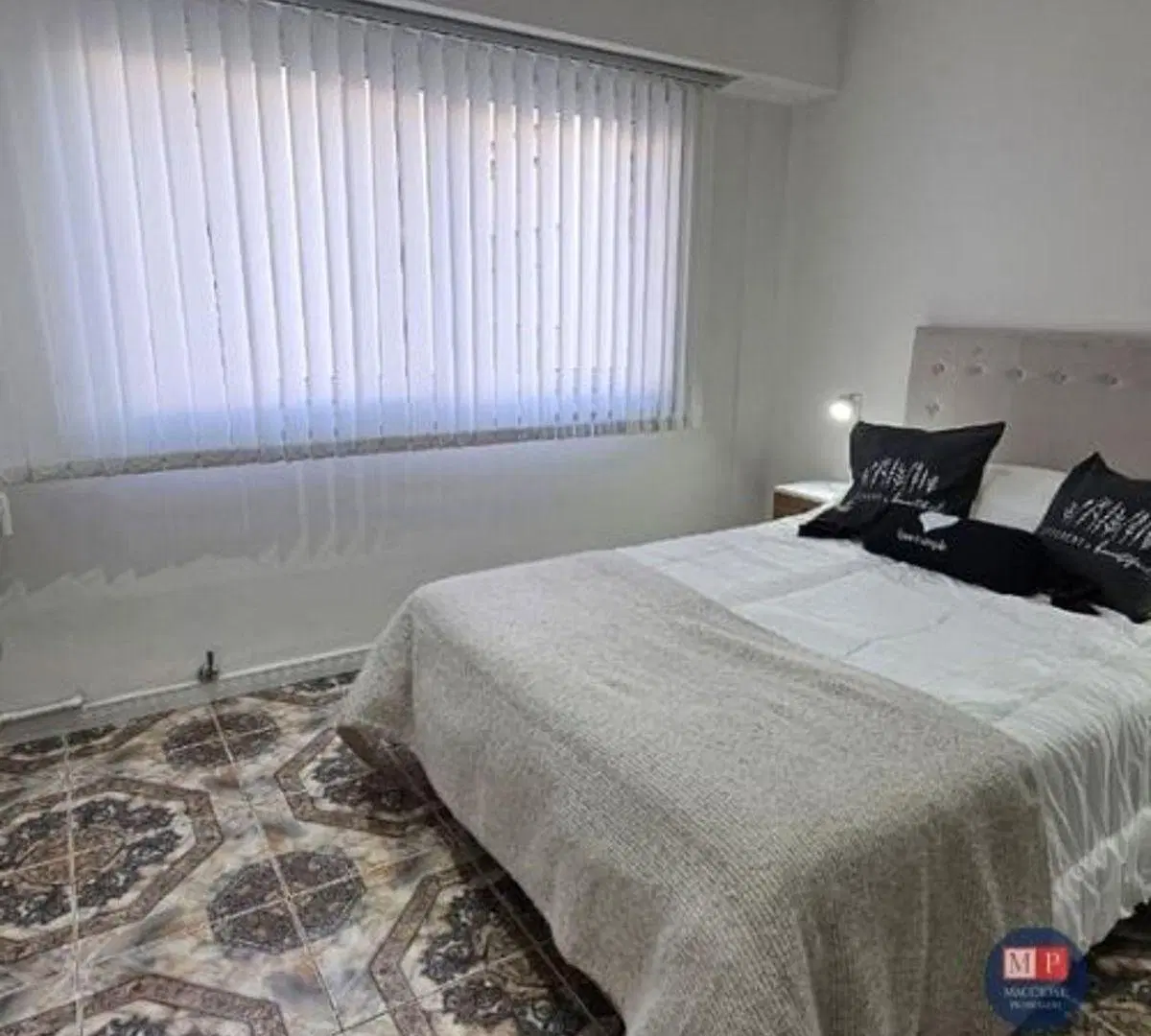 Venta de departamento de 1 ambiente. AMOBLADO Y A METROS DE LA PLAYA! Plaza Colón. Mar del Plata 2