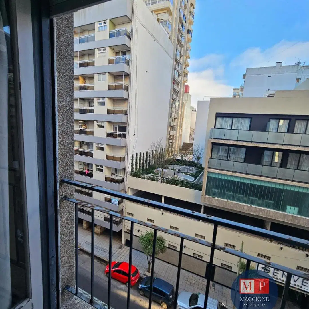 ️Departamento monoambiente al frente. LUMINOSO! 2
