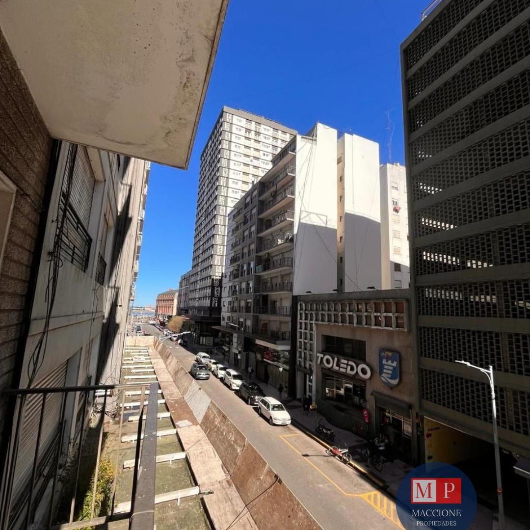 Foto de Departamento de 2 ambientes con balcón a la calle! LUMINOSO, imagen 1