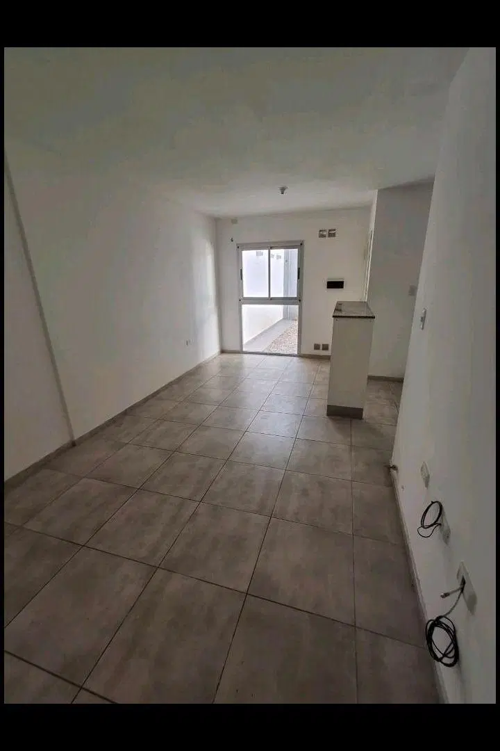 Venta departamento un dormitorio planta baja con patio. Escritura 5