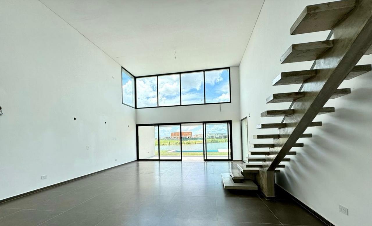 Foto de Casa Chalet en Venta en San Sebastian - AREA 7, San Sebastian, Escobar, imagen 2