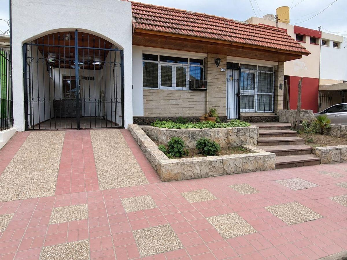 Foto de MEGA Inmobiliaria Vende Hermosa Casa 3 dormitorios en B° Trapiche Godoy, imagen 1