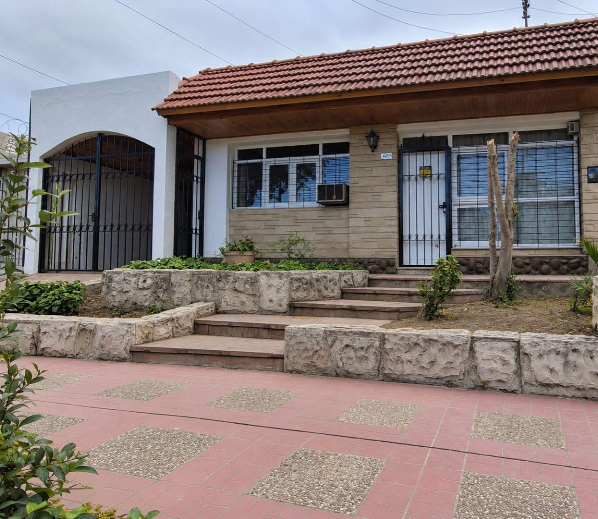 Foto de MEGA Inmobiliaria Vende Hermosa Casa 3 dormitorios en B° Trapiche Godoy, imagen 2