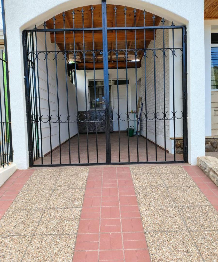 Foto de MEGA Inmobiliaria Vende Hermosa Casa 3 dormitorios en B° Trapiche Godoy, imagen 3