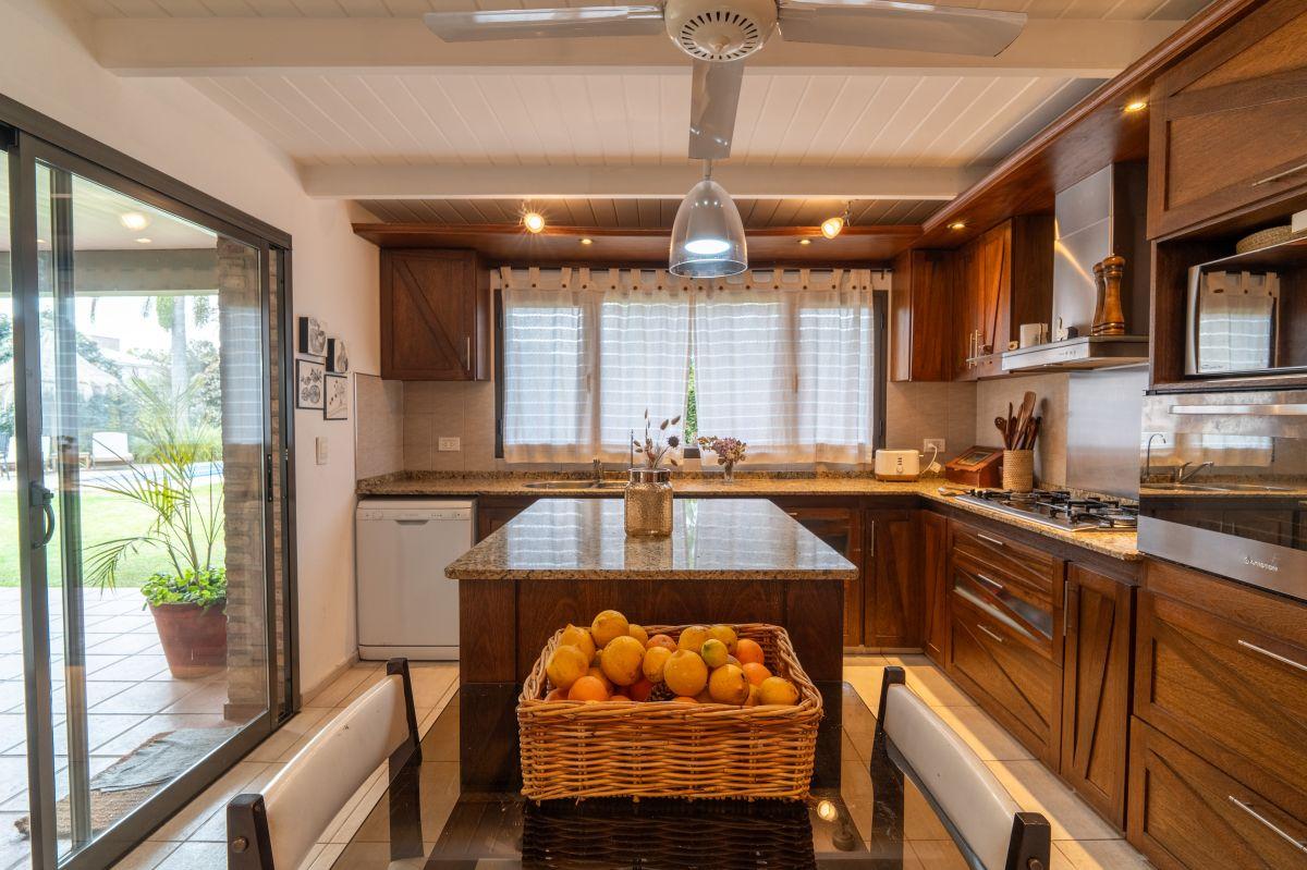 Foto de CASA CATEGORIA CHACRAS DE LA VILLA 4 DOR 4 BAÑOS, imagen 1