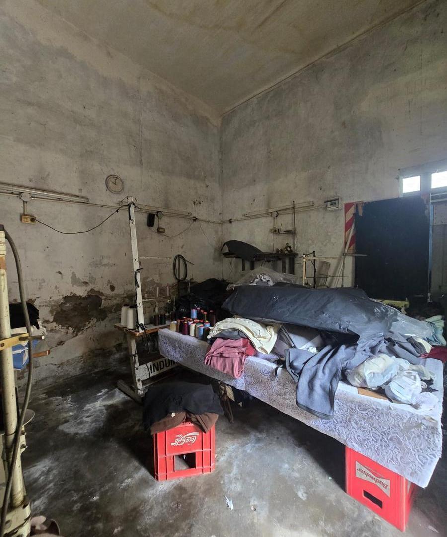 Foto de Casa con local, sobre lote propio 8,66 x 23 a refaccionar, imagen 4