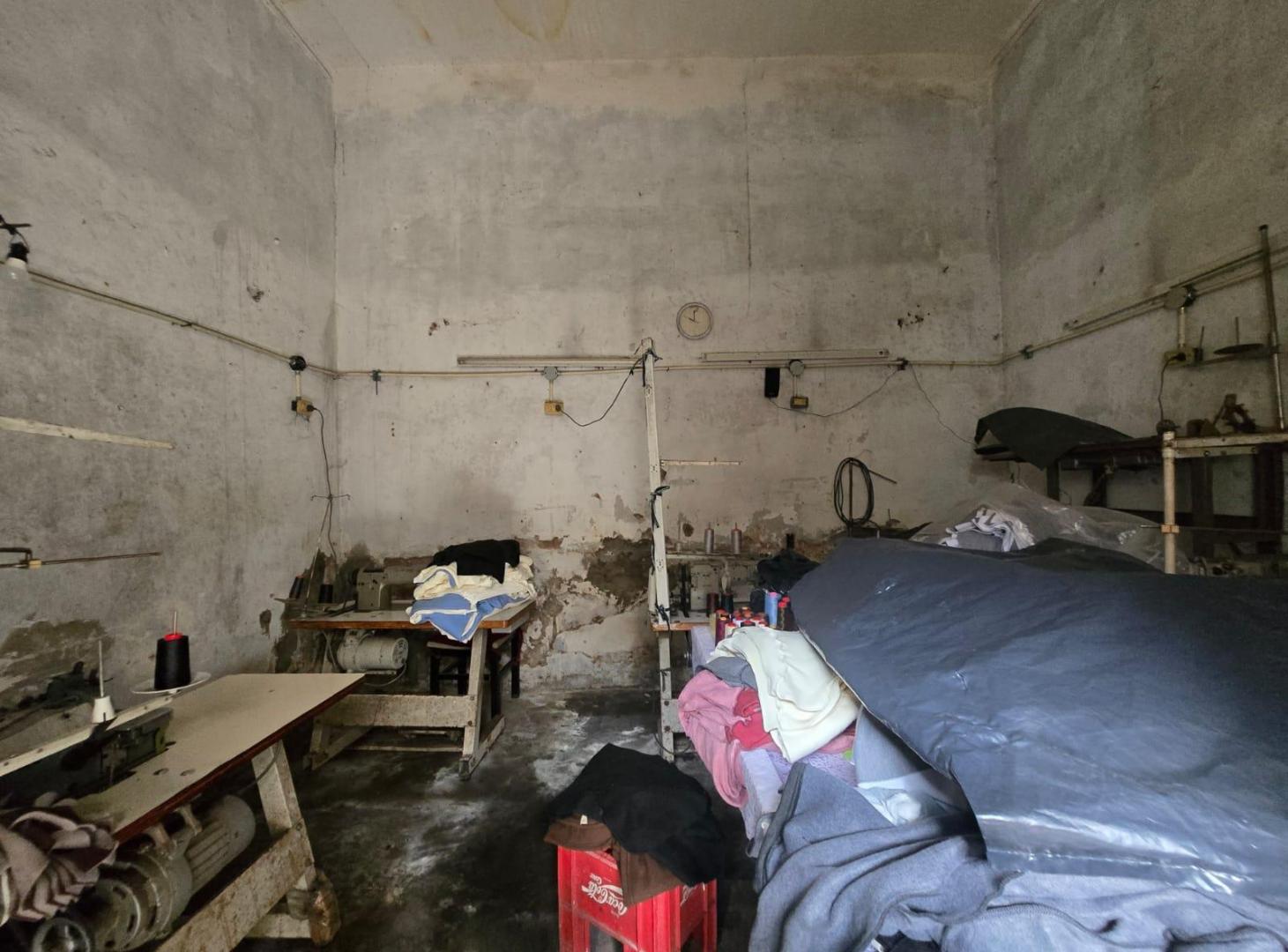 Foto de Casa con local, sobre lote propio 8,66 x 23 a refaccionar, imagen 2